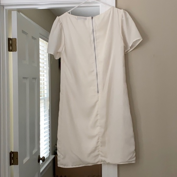 Fun white dress - Picture 2 of 2